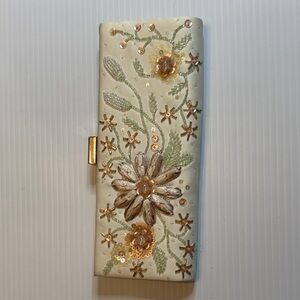 Embroidered Floral Pearl-White Evening Clutch